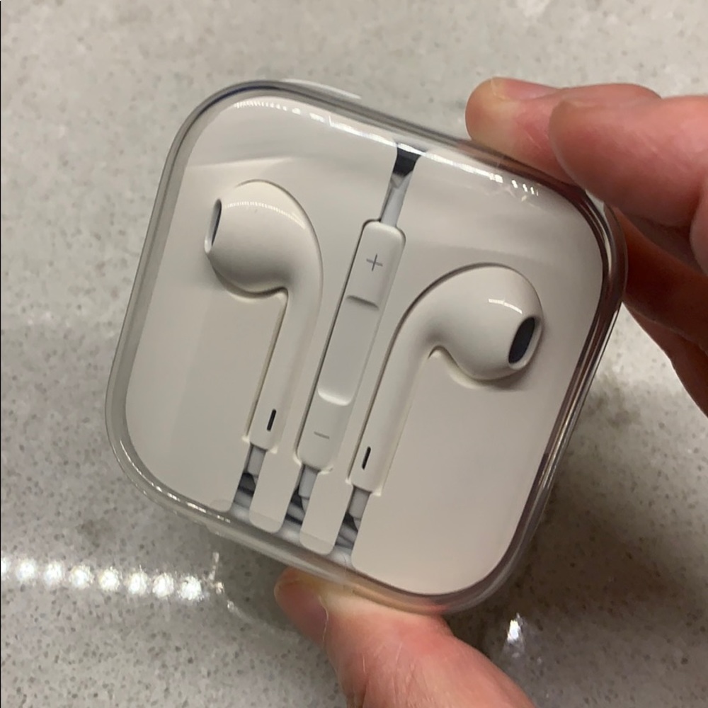 ❤️SOLD❤️ iPhone earphone